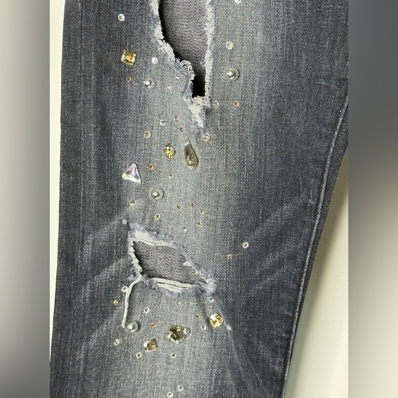 True Religion Women's Low Rise Relaxed Skinny Jeans with Rhinestones distressed - Picture 5 of 9